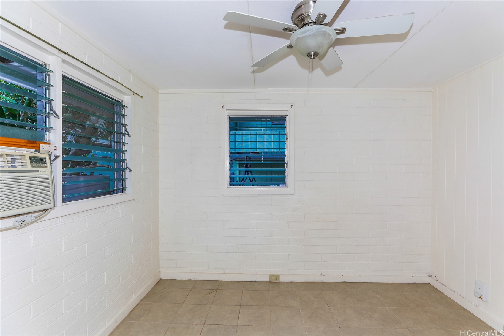 48 N School Street Property Photo 17