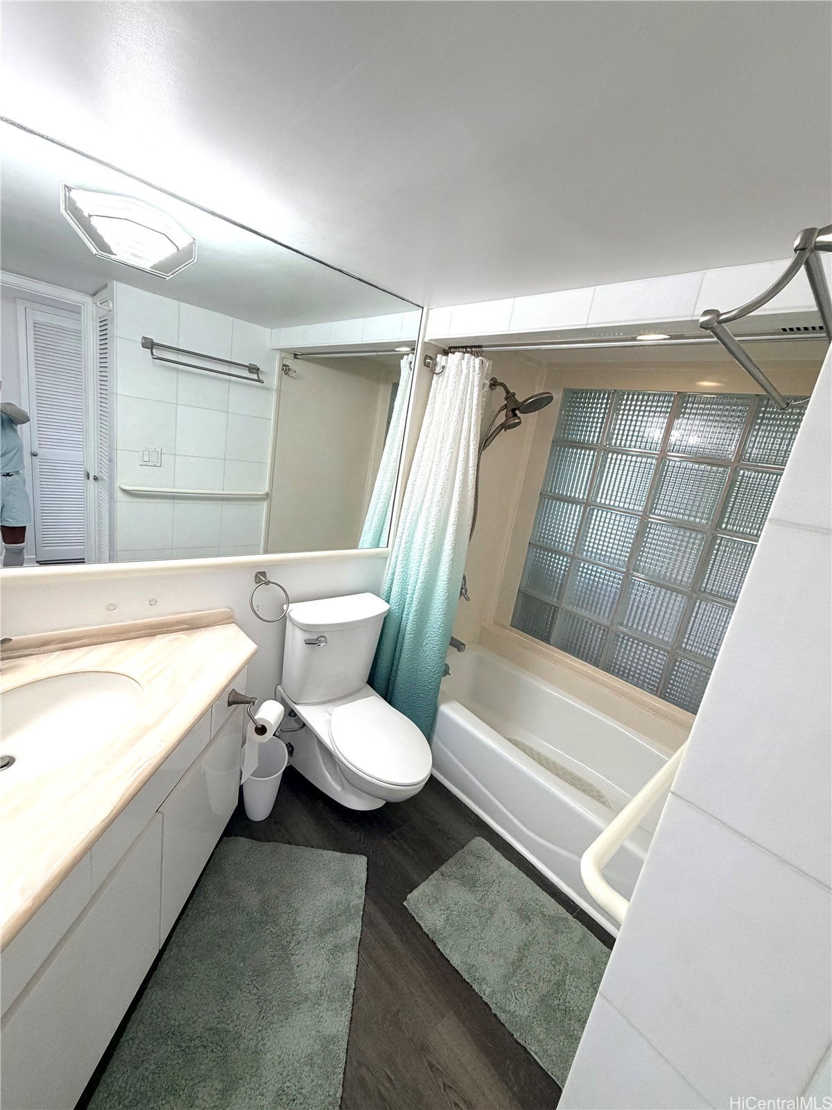 419 Atkinson Drive 1702 Property Photo 6