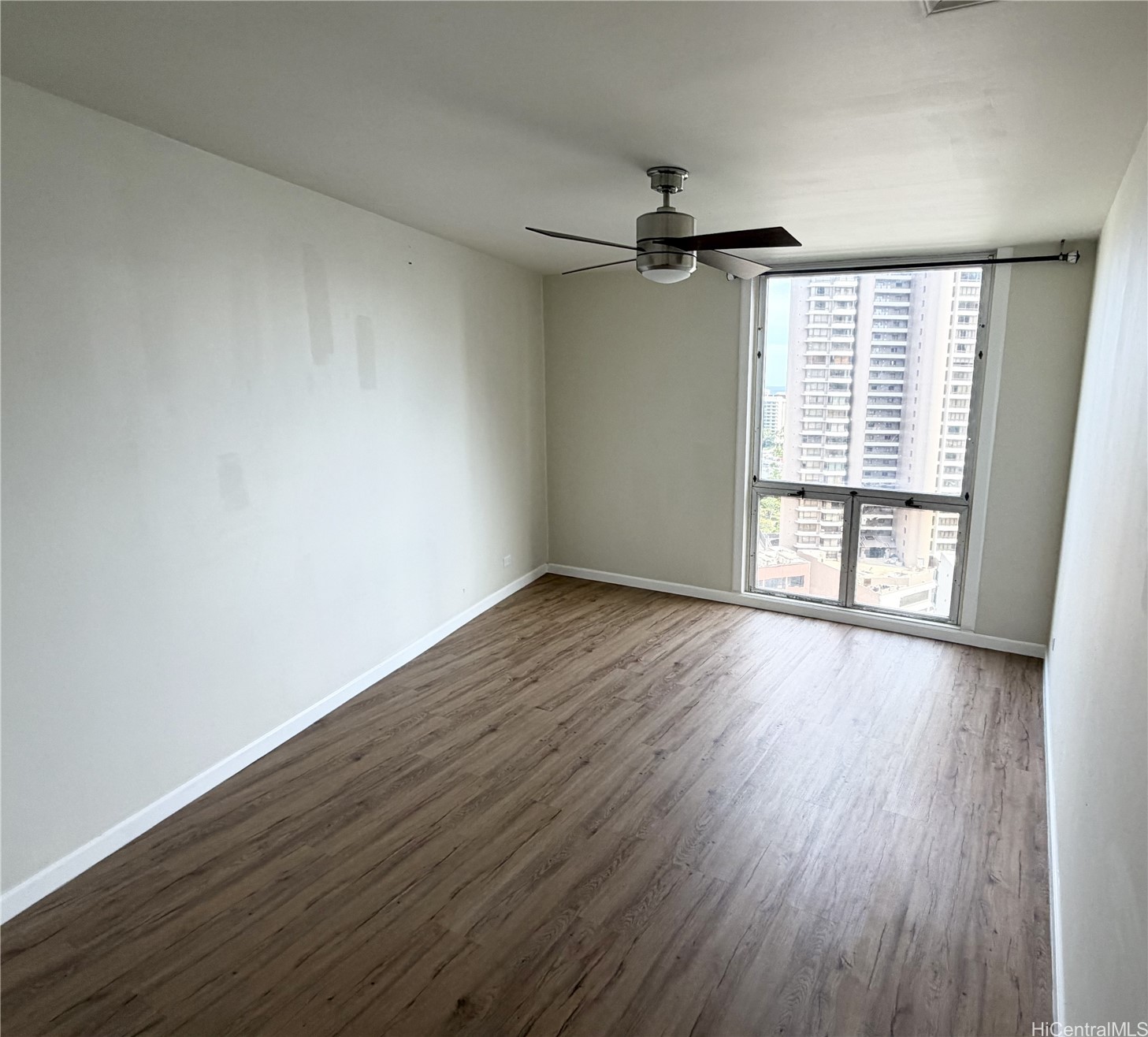 469 Ena Road 2103 Property Photo 11