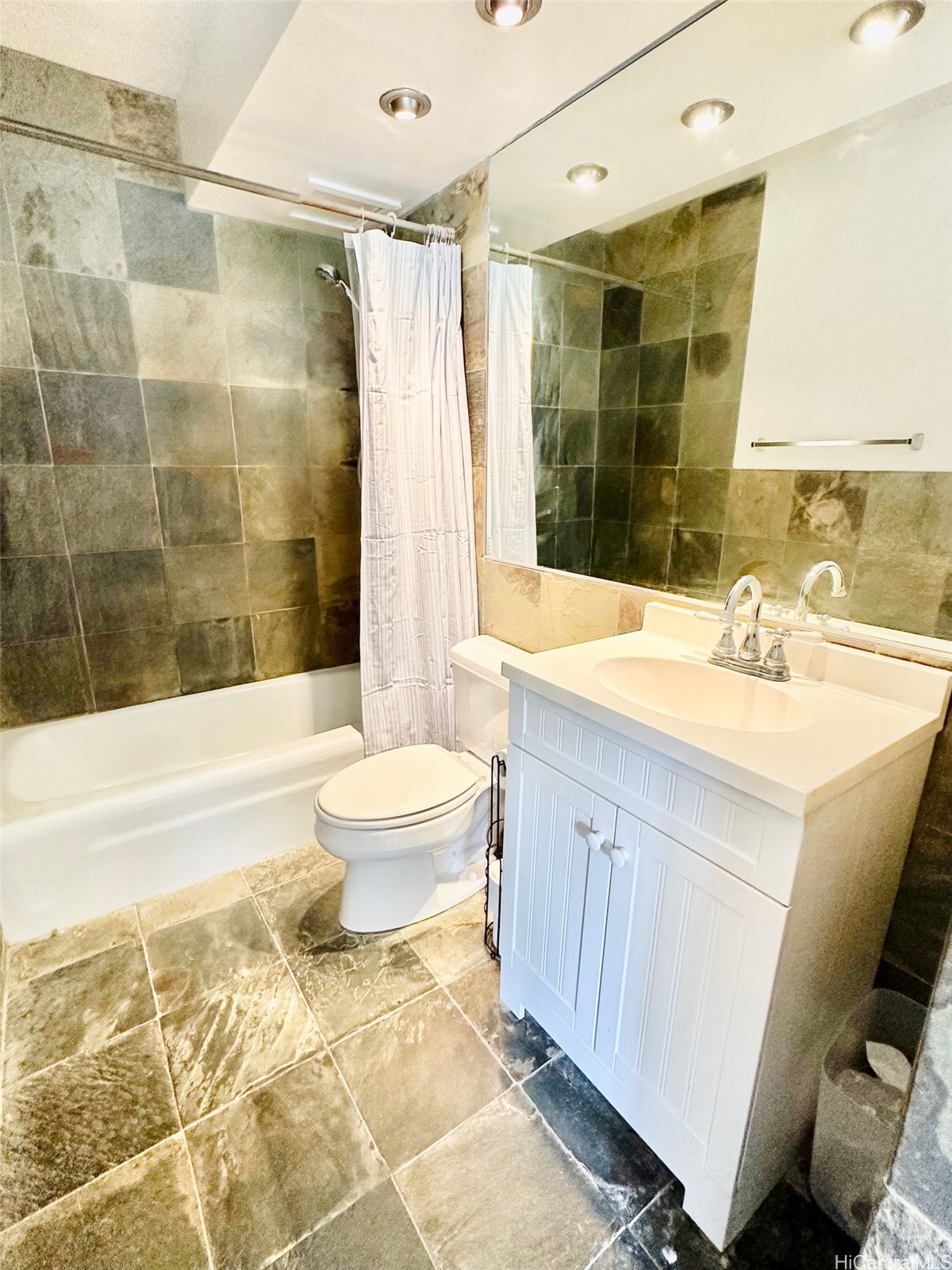1516 Ward Avenue 203 Property Photo 7