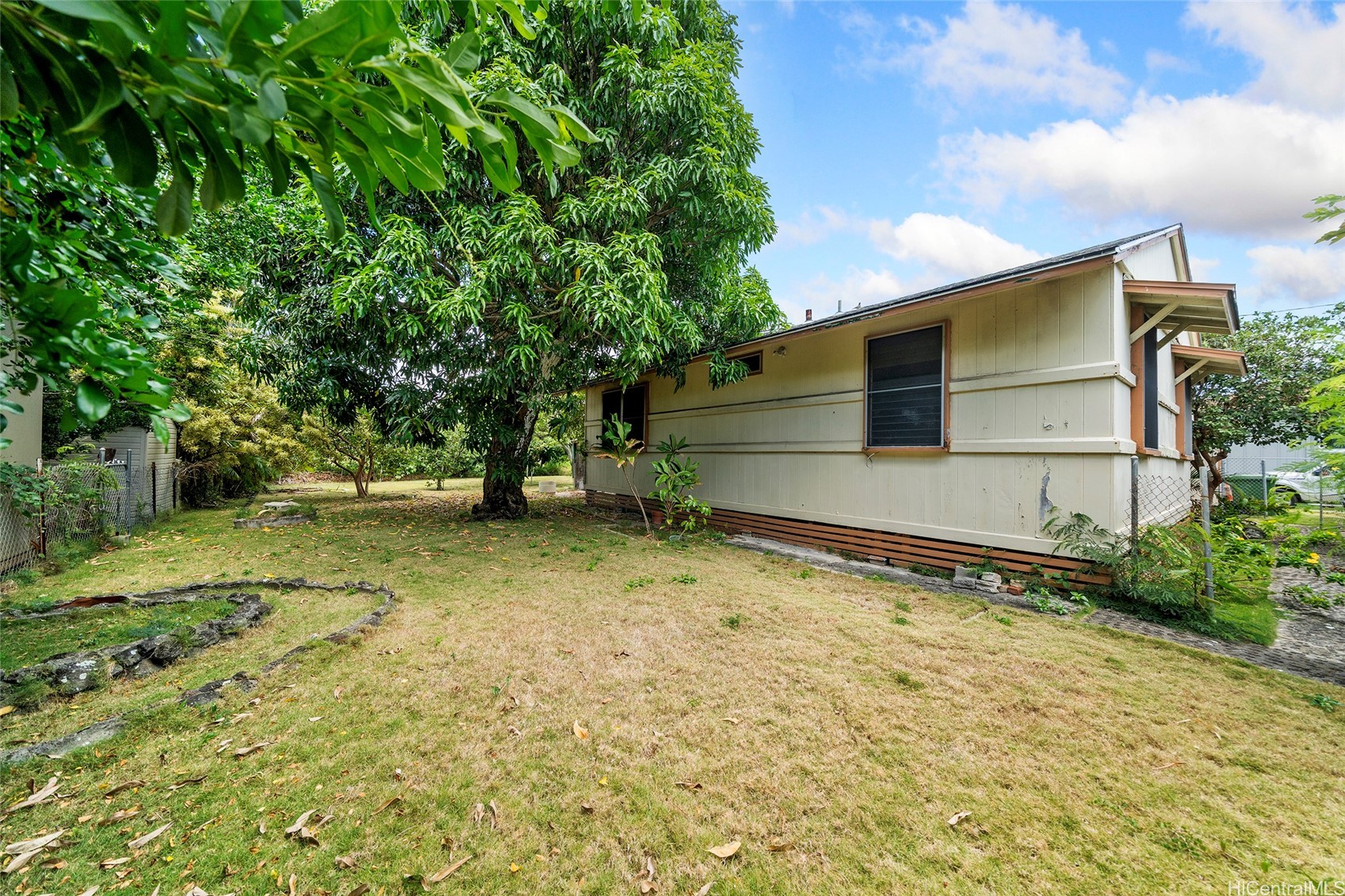 319 Kihapai Street C Property Photo 1