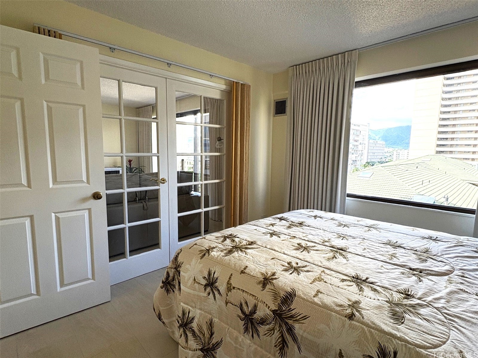 2140 Kuhio Avenue 911 Property Photo 6