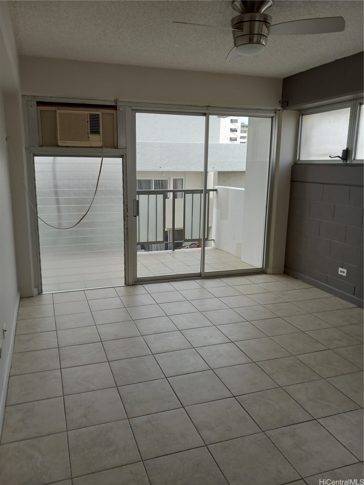 2465 Kuhio Avenue 1206 Property Photo 3