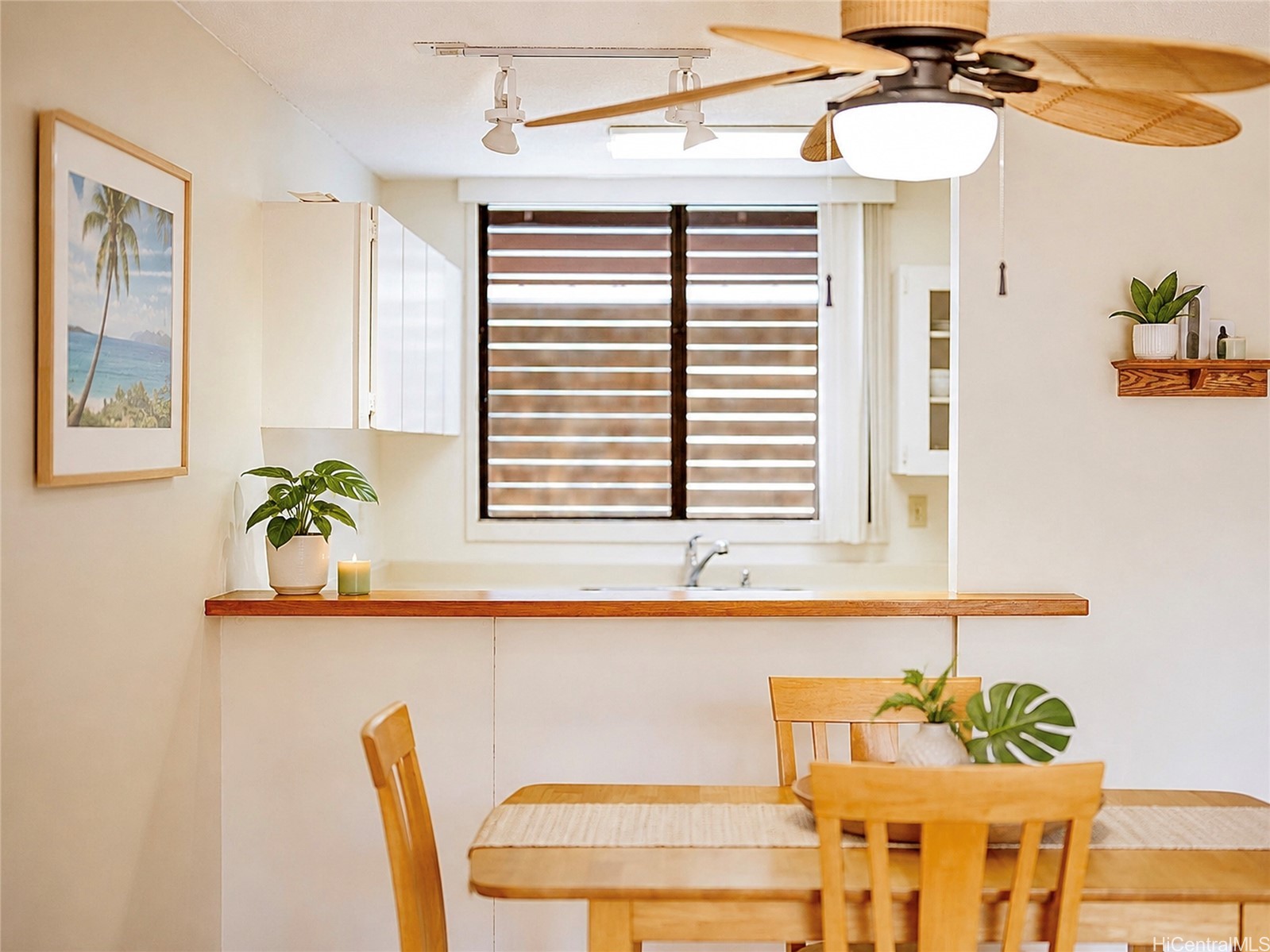 1015 Aoloa Place 219 Property Photo 4