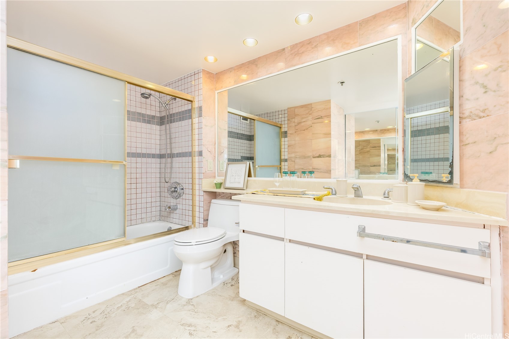 581 Kamoku Street 2904 Property Photo 14