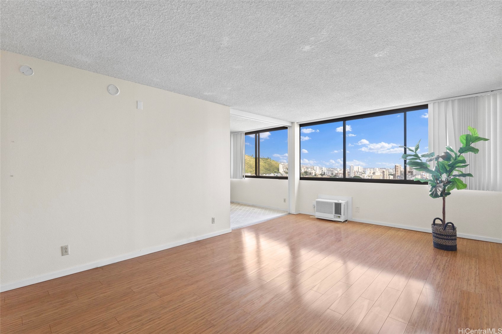 55 S Kukui Street D3008 Property Photo 2