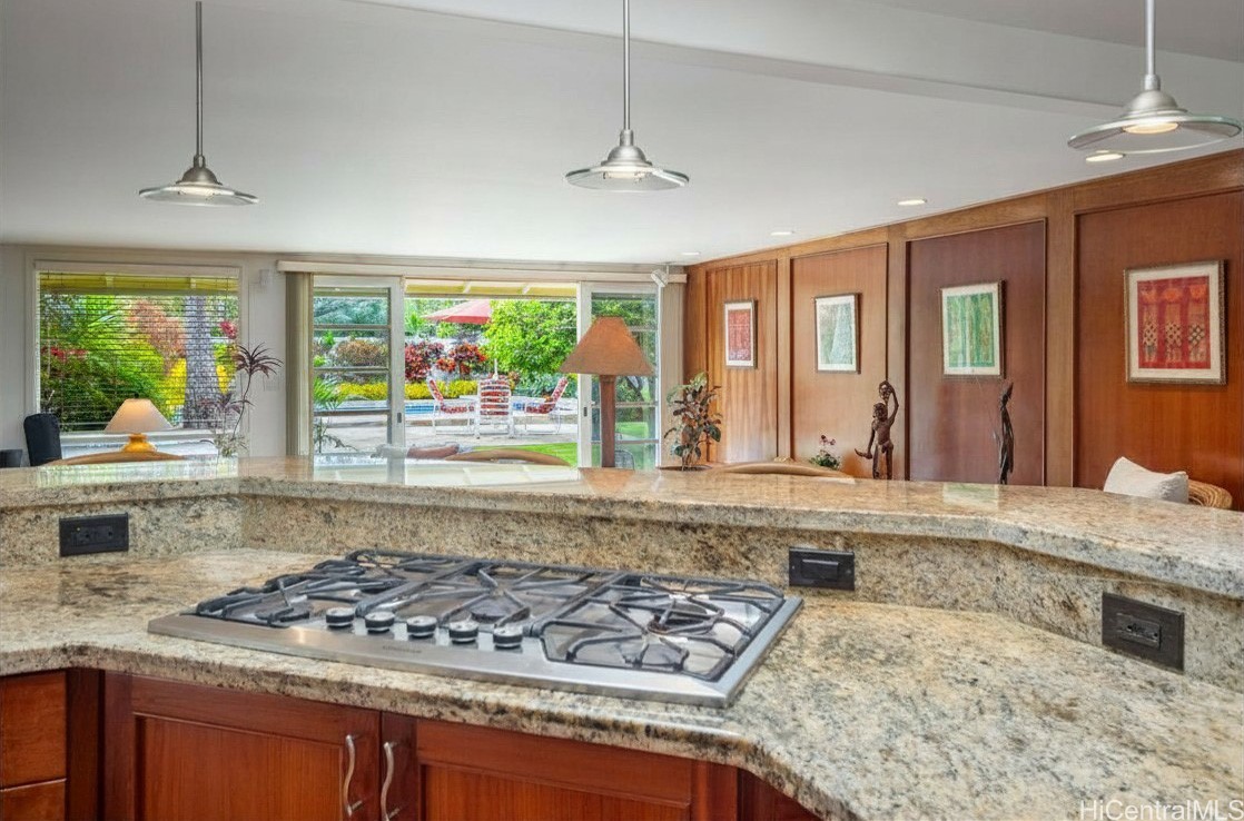 294 Awakea Road Property Photo 4
