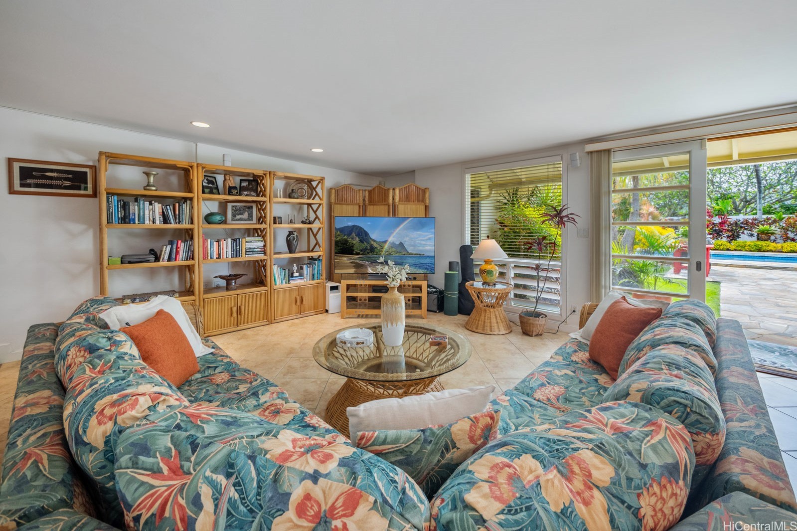 294 Awakea Road Property Photo 8