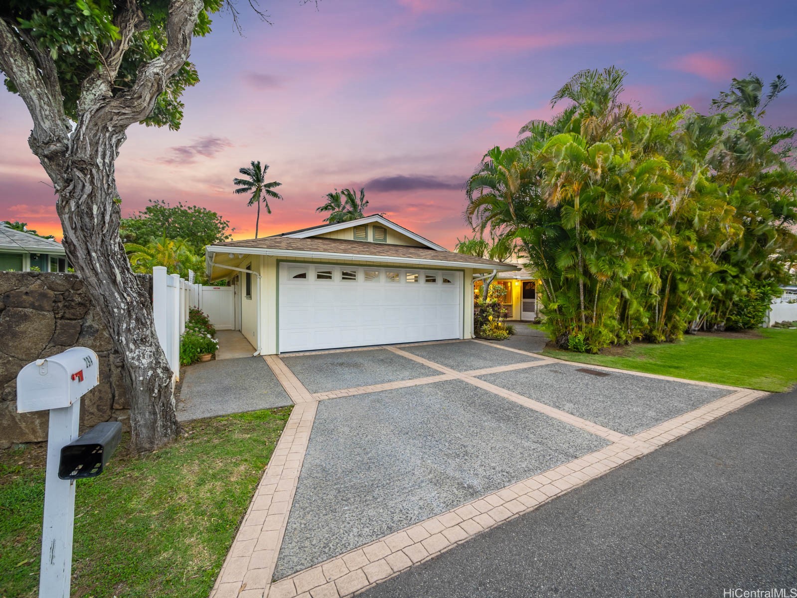 294 Awakea Road Property Photo 23