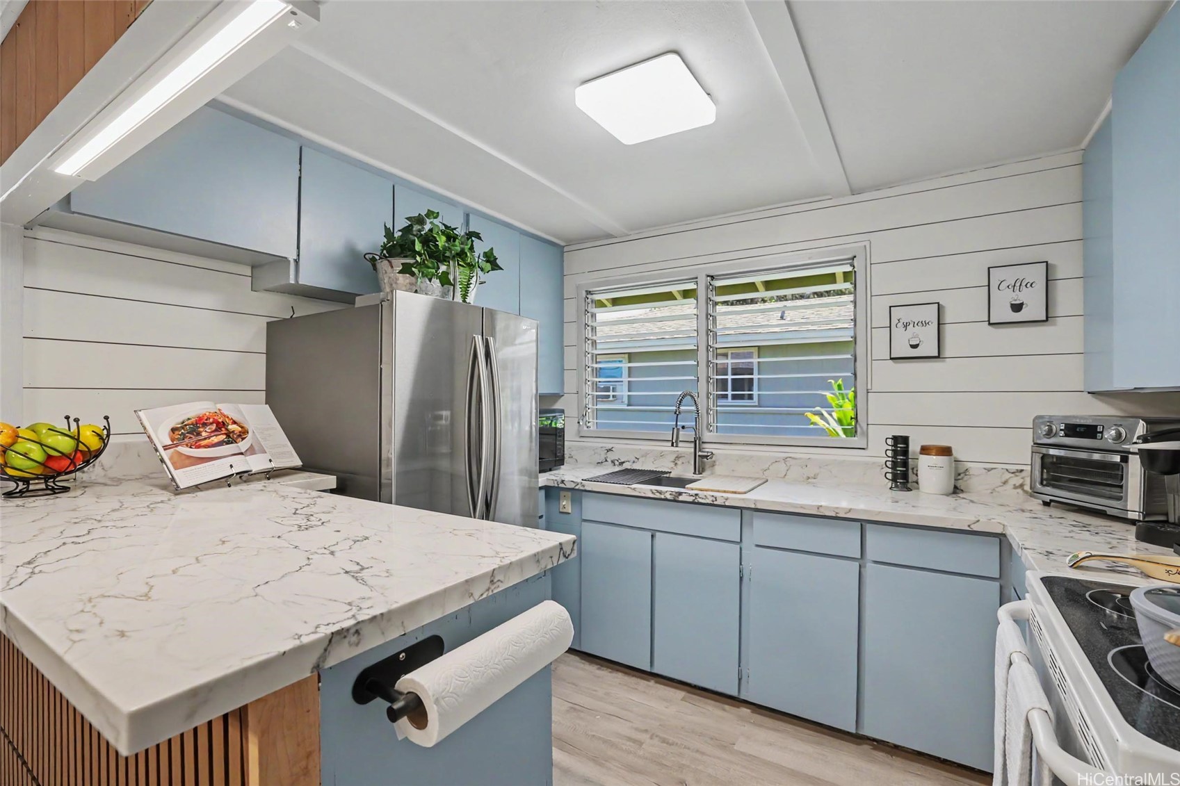 1725 Walea Street Property Photo 6