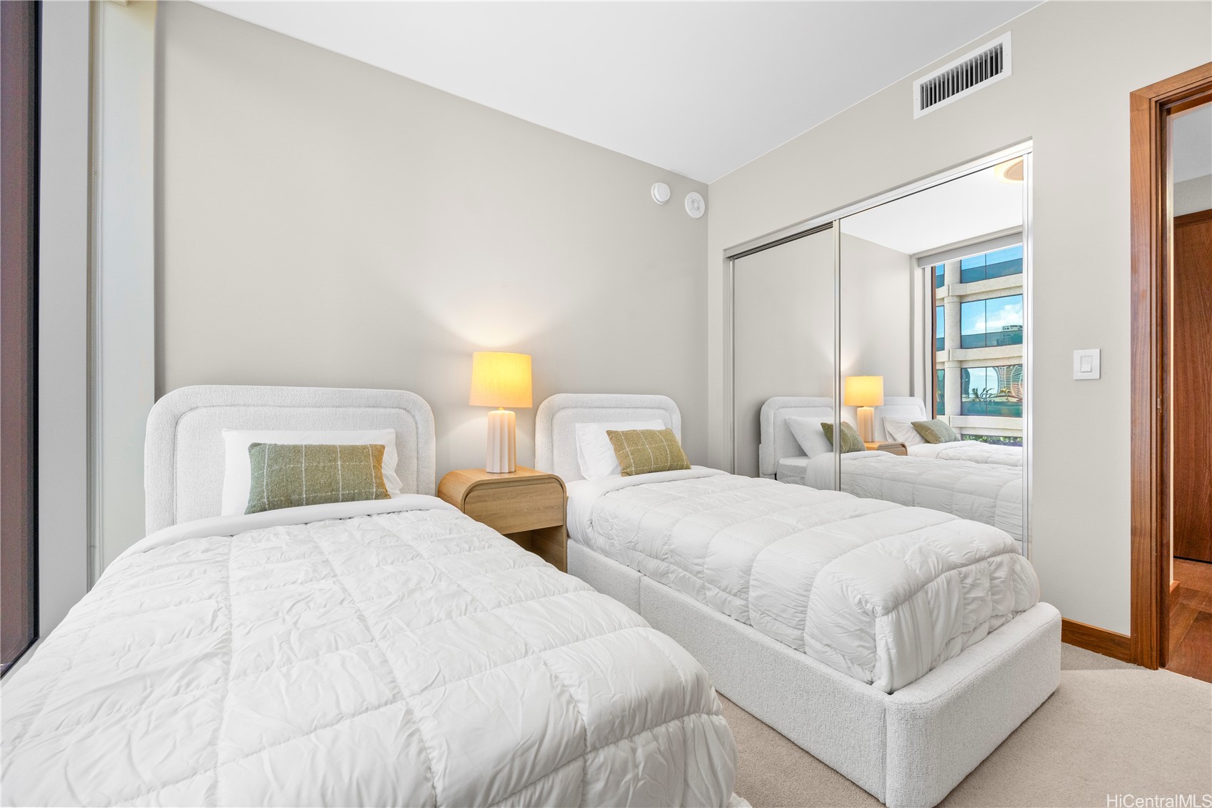 1555 Kapiolani Boulevard 808 Property Photo 14
