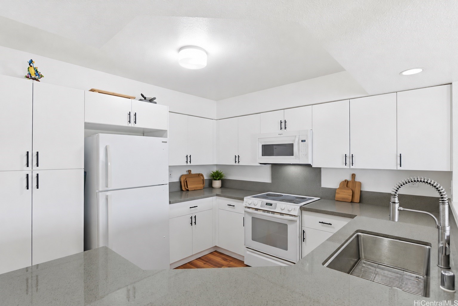 7007 Hawaii Kai Drive J24 Property Photo 7