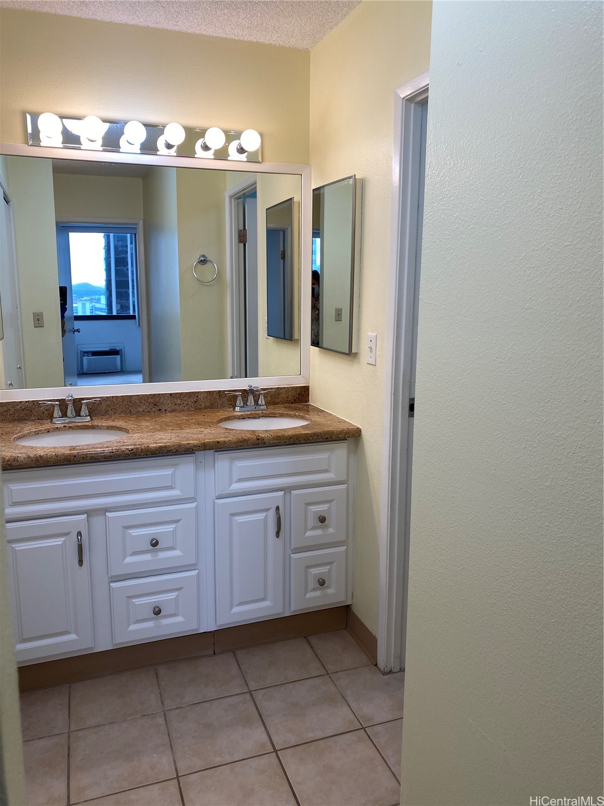 1255 Nuuanu Avenue E1914 Property Photo 10