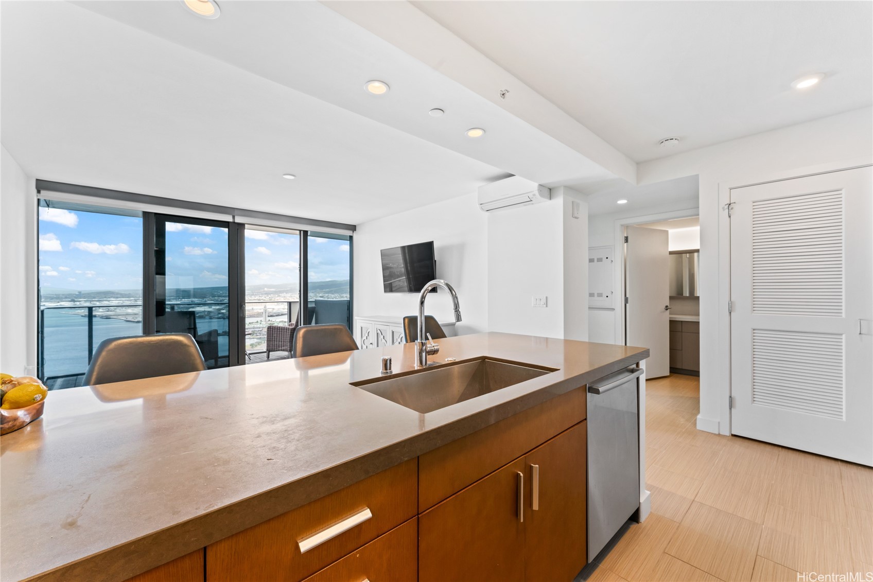 600 Ala Moana Boulevard 3304 Property Photo 6
