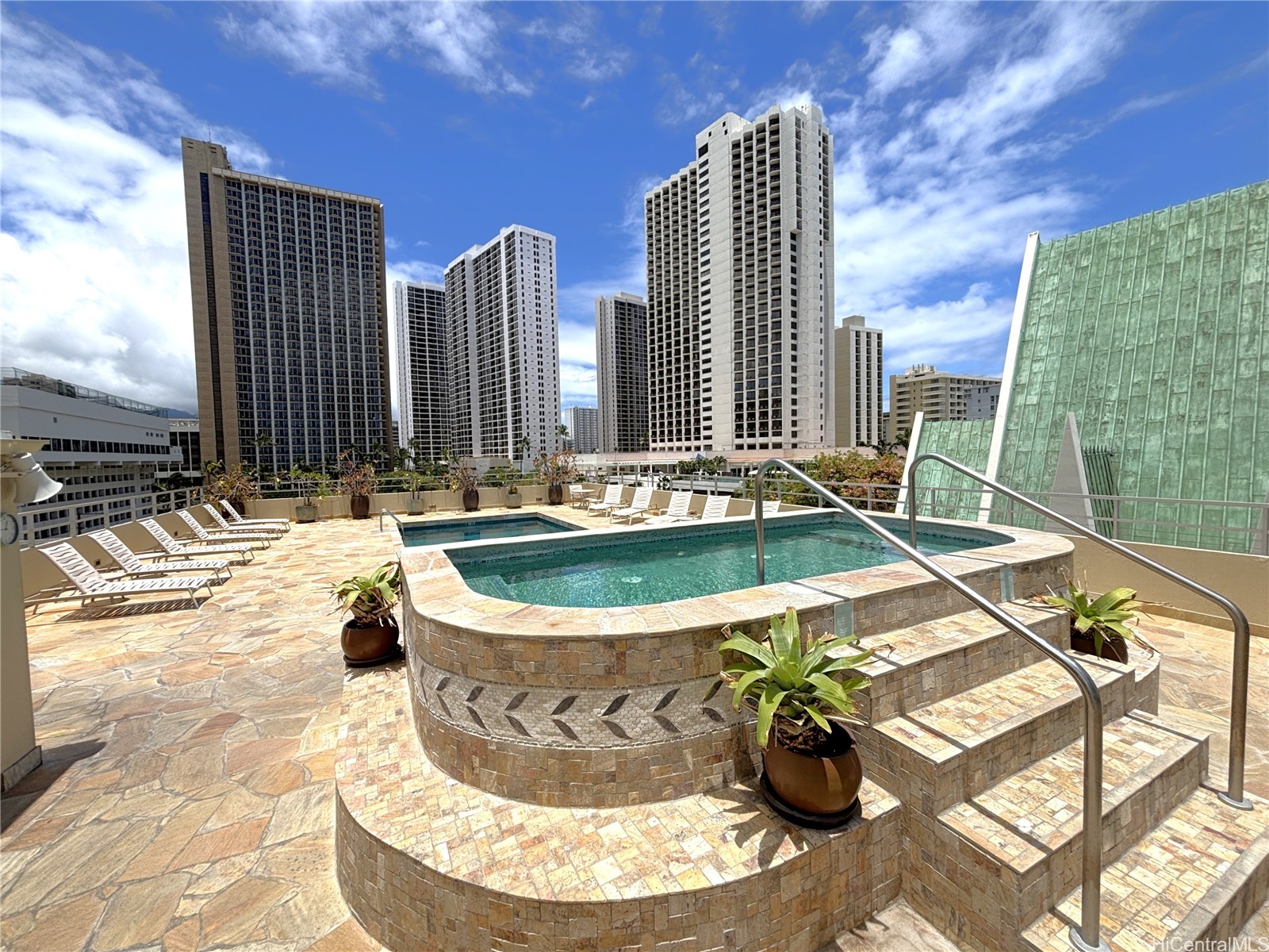 2500 Kalakaua Avenue 1002 Property Photo 10