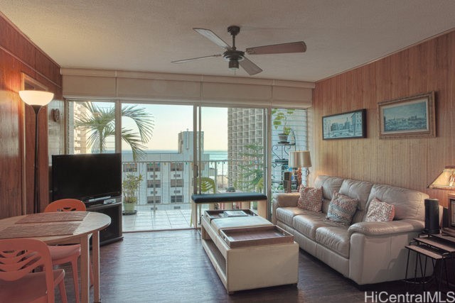 155 Paoakalani Avenue 1004 Property Photo 1