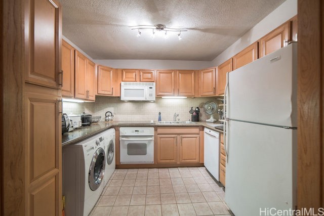 155 Paoakalani Avenue 1004 Property Photo 4