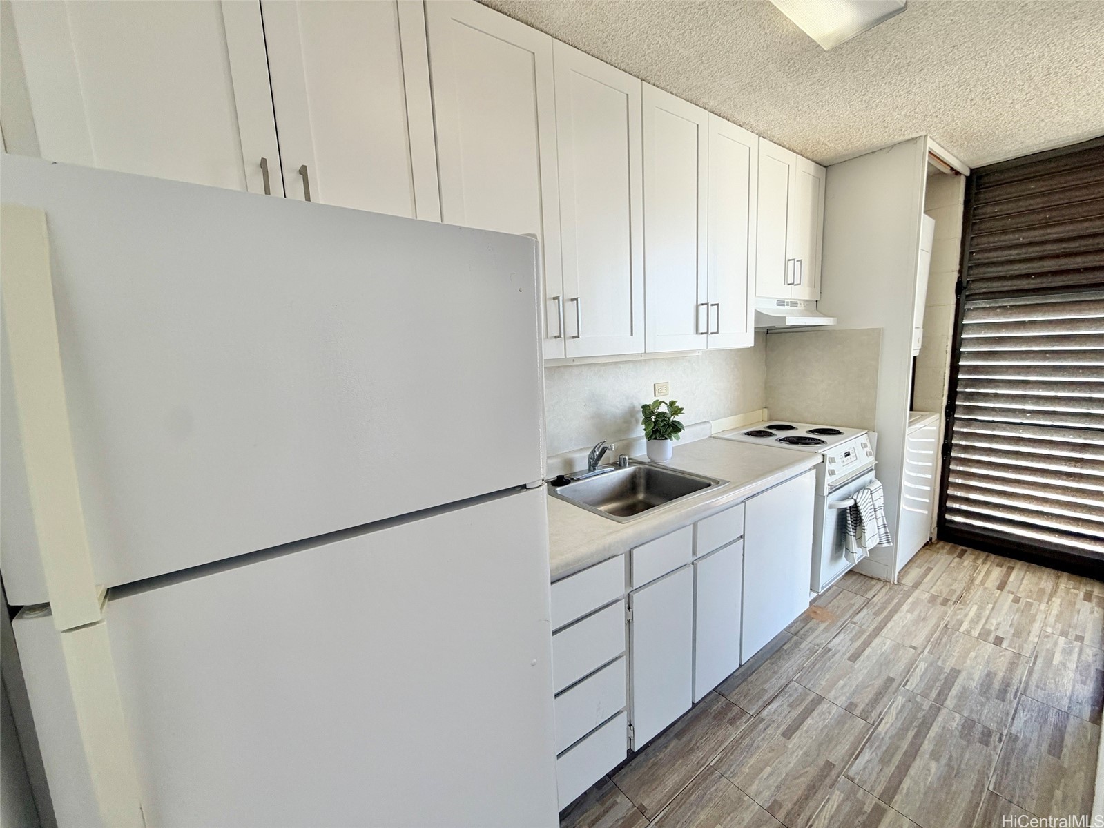 1630 Liholiho Street 1404 Property Photo 3