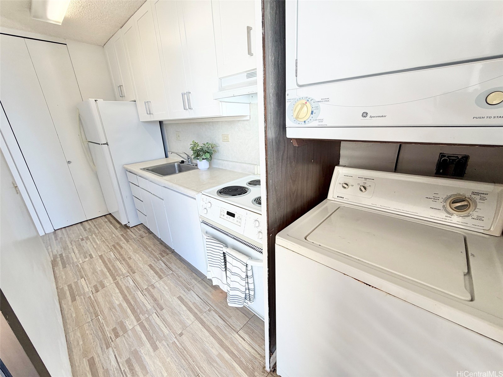 1630 Liholiho Street 1404 Property Photo 7