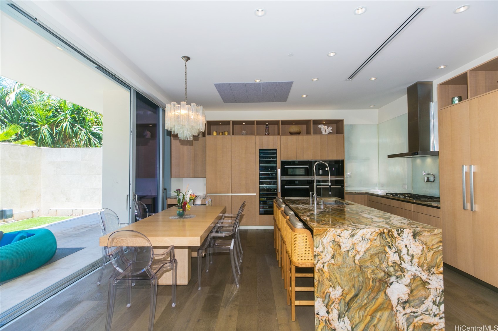 1118 Ala Moana Boulevard 2 Property Photo 1