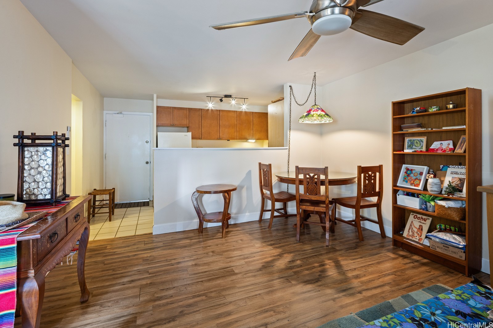 411 Kaiolu Street 504 Property Photo 1