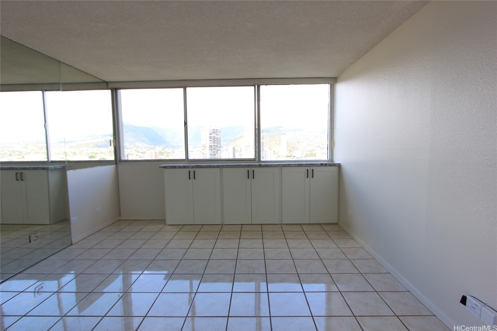 2211 Ala Wai Boulevard 2812 Property Photo 3