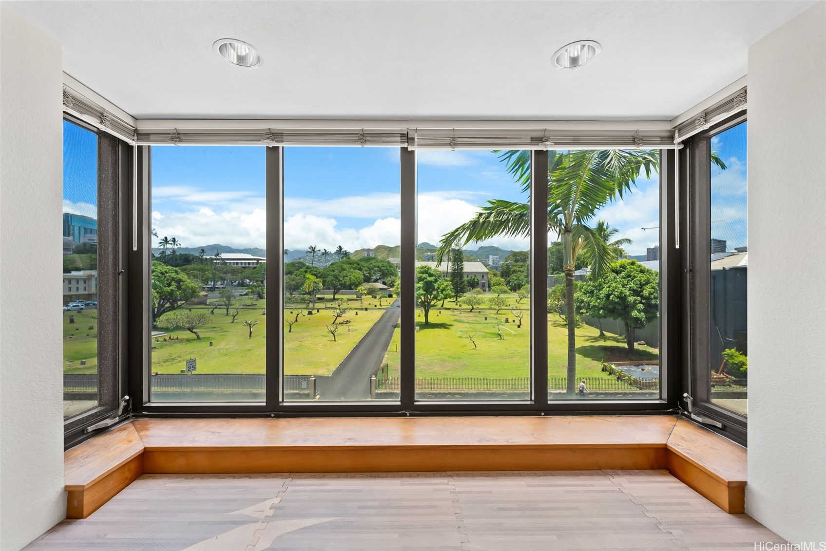 545 Queen Street 334 Property Photo 4