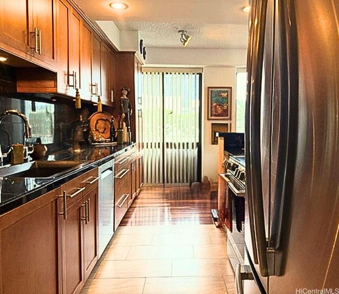 700 Richards Street 706 Property Photo 3