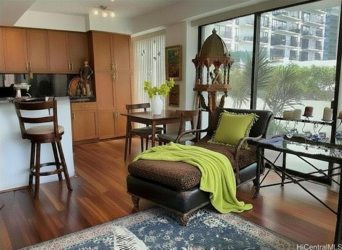 700 Richards Street 706 Property Photo 4