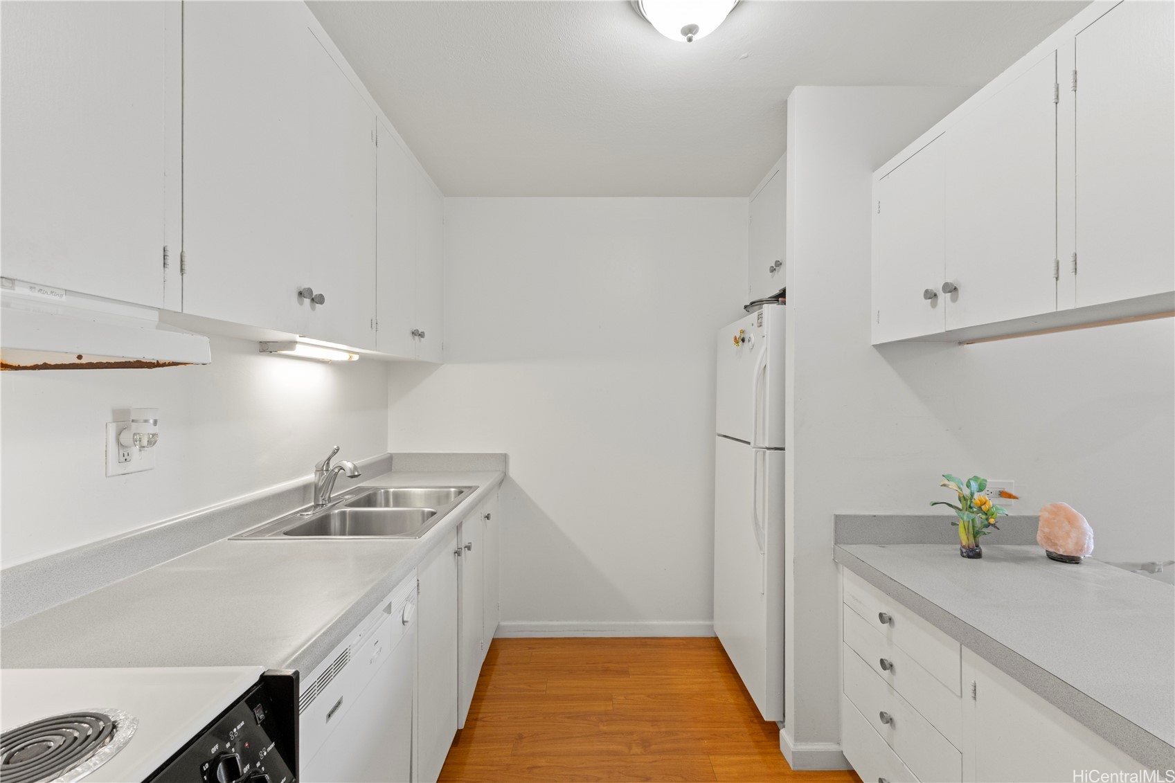 1610 Kanunu Street 1207 Property Photo 3