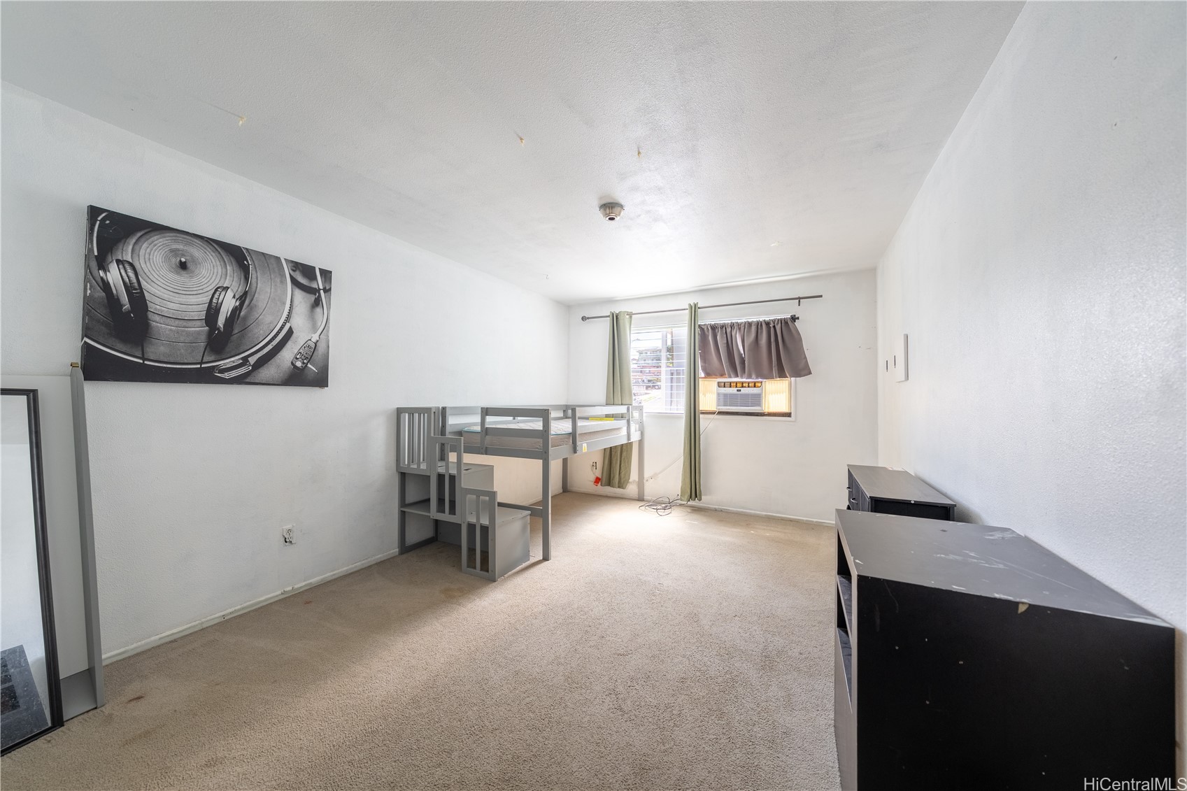 1057 Maluna Street Property Photo 13