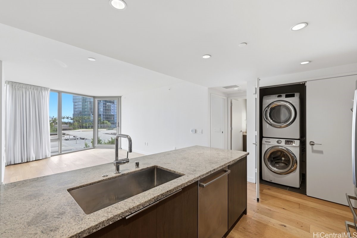 1001 Queen Street 908 Property Photo 6