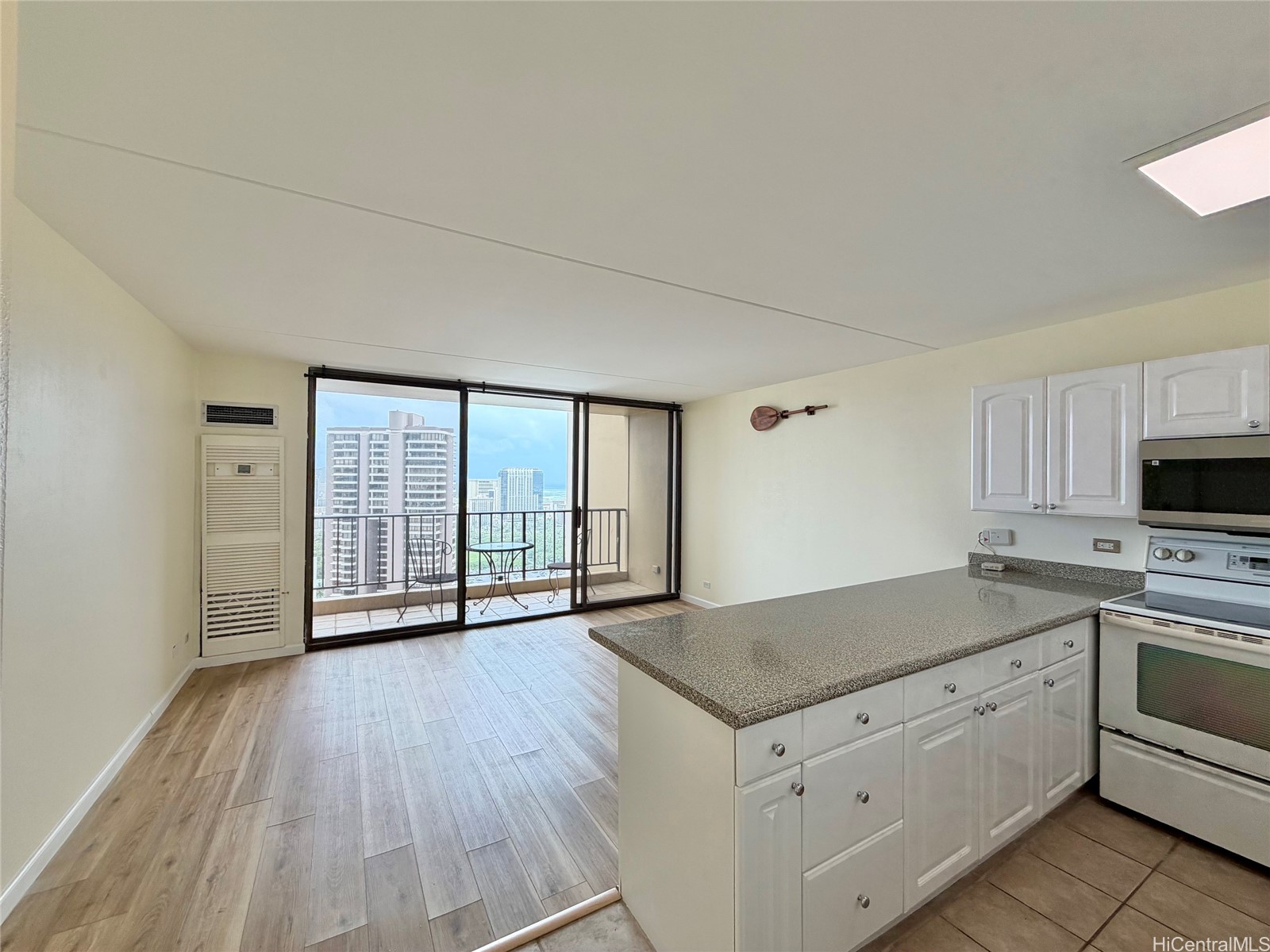 411 Hobron Lane 3601 Property Photo 1