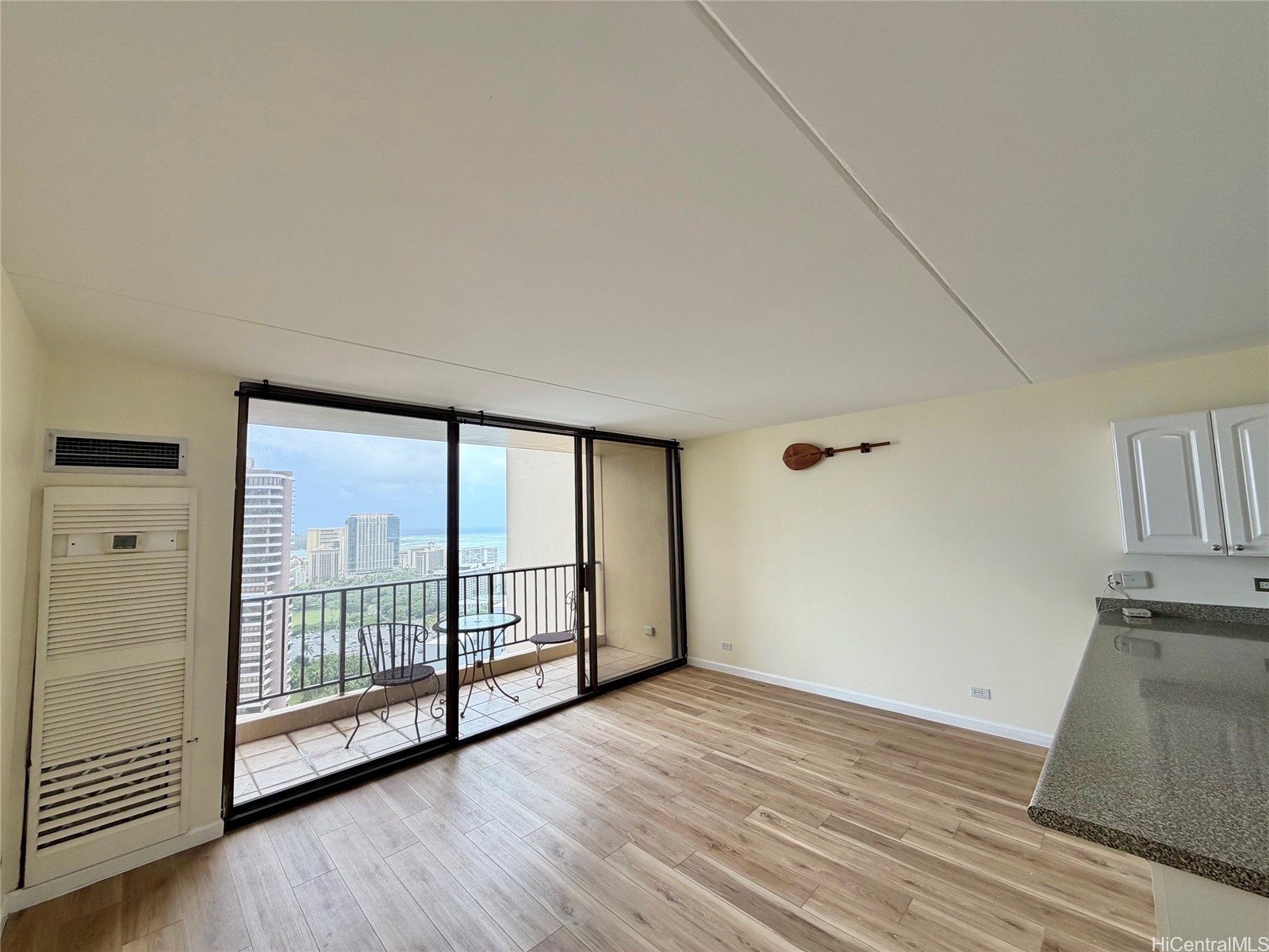 411 Hobron Lane 3601 Property Photo 2
