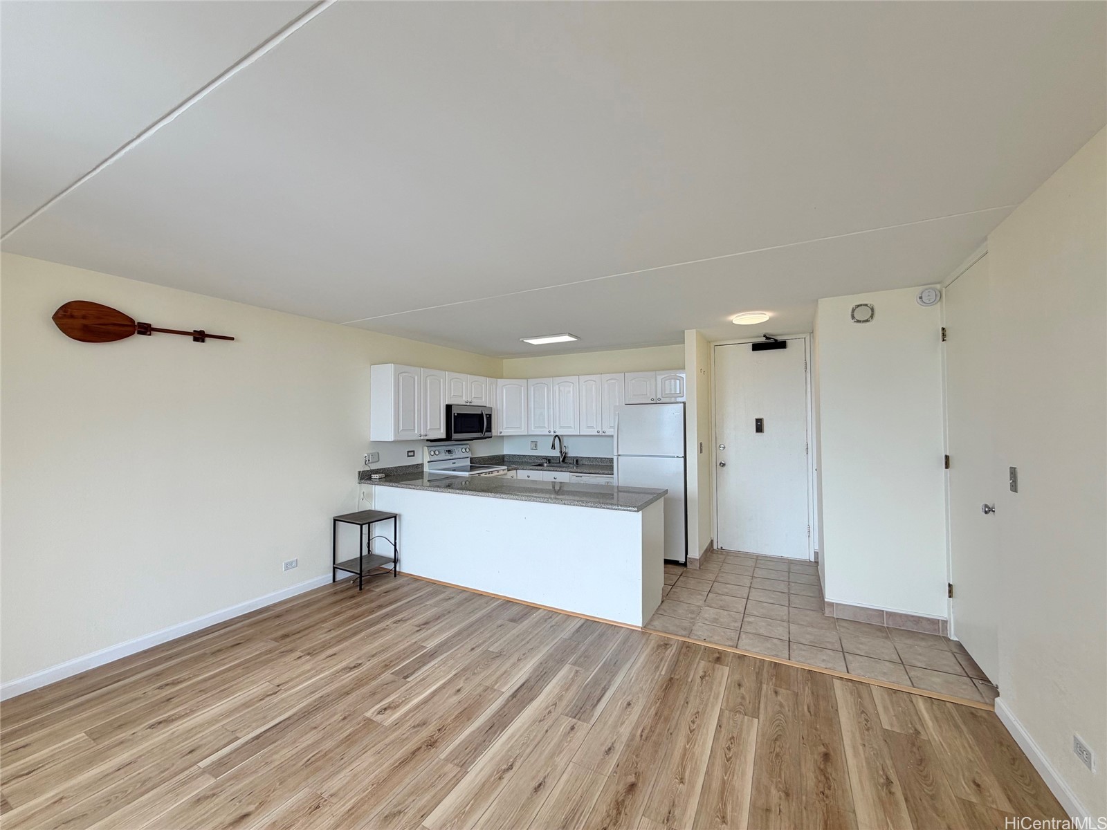 411 Hobron Lane 3601 Property Photo 3