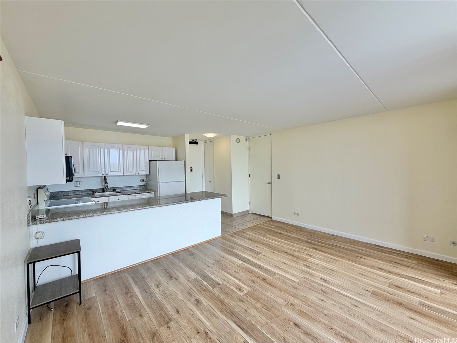 411 Hobron Lane 3601 Property Photo 4