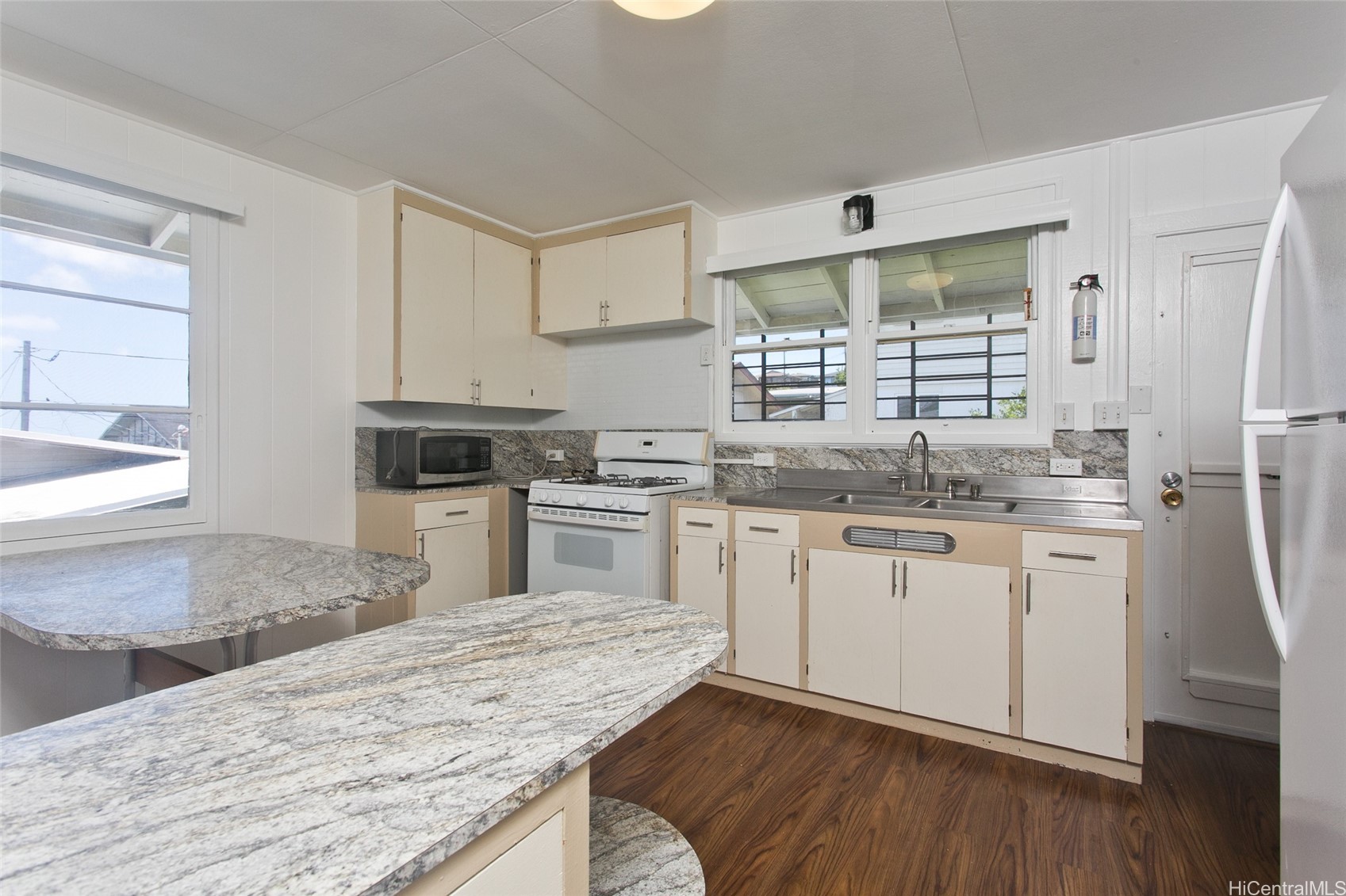 931 Alewa Drive A Property Photo 8