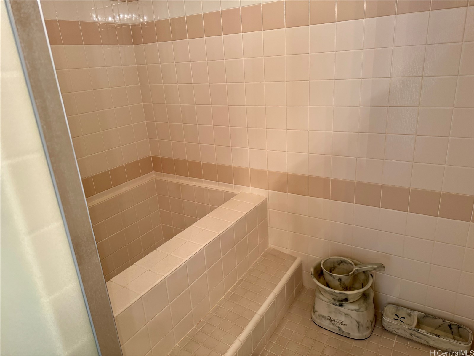 2440 Kuhio Avenue 2106 Property Photo 12