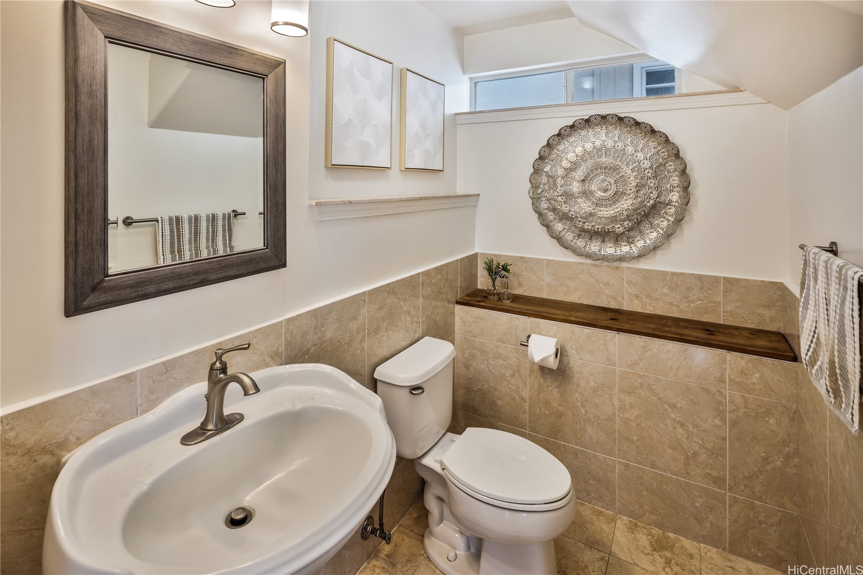 718 Alewa Drive Property Photo 8