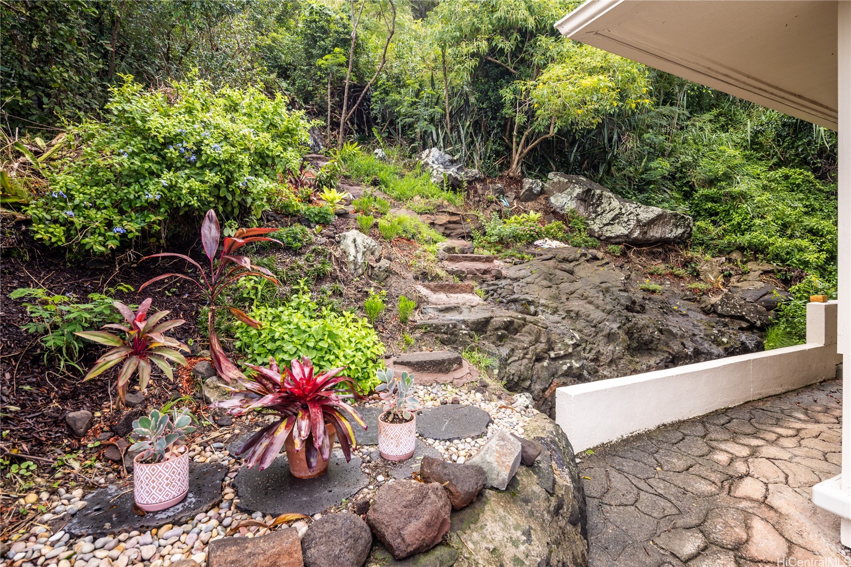 718 Alewa Drive Property Photo 20