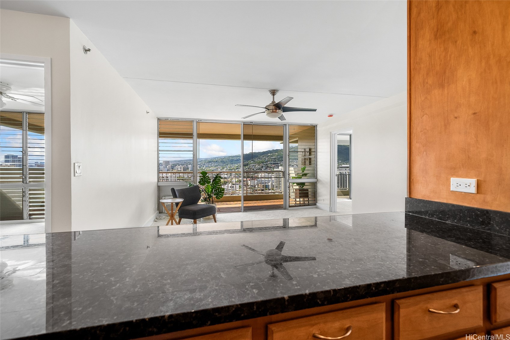 2522 Date Street 1803 Property Photo 6