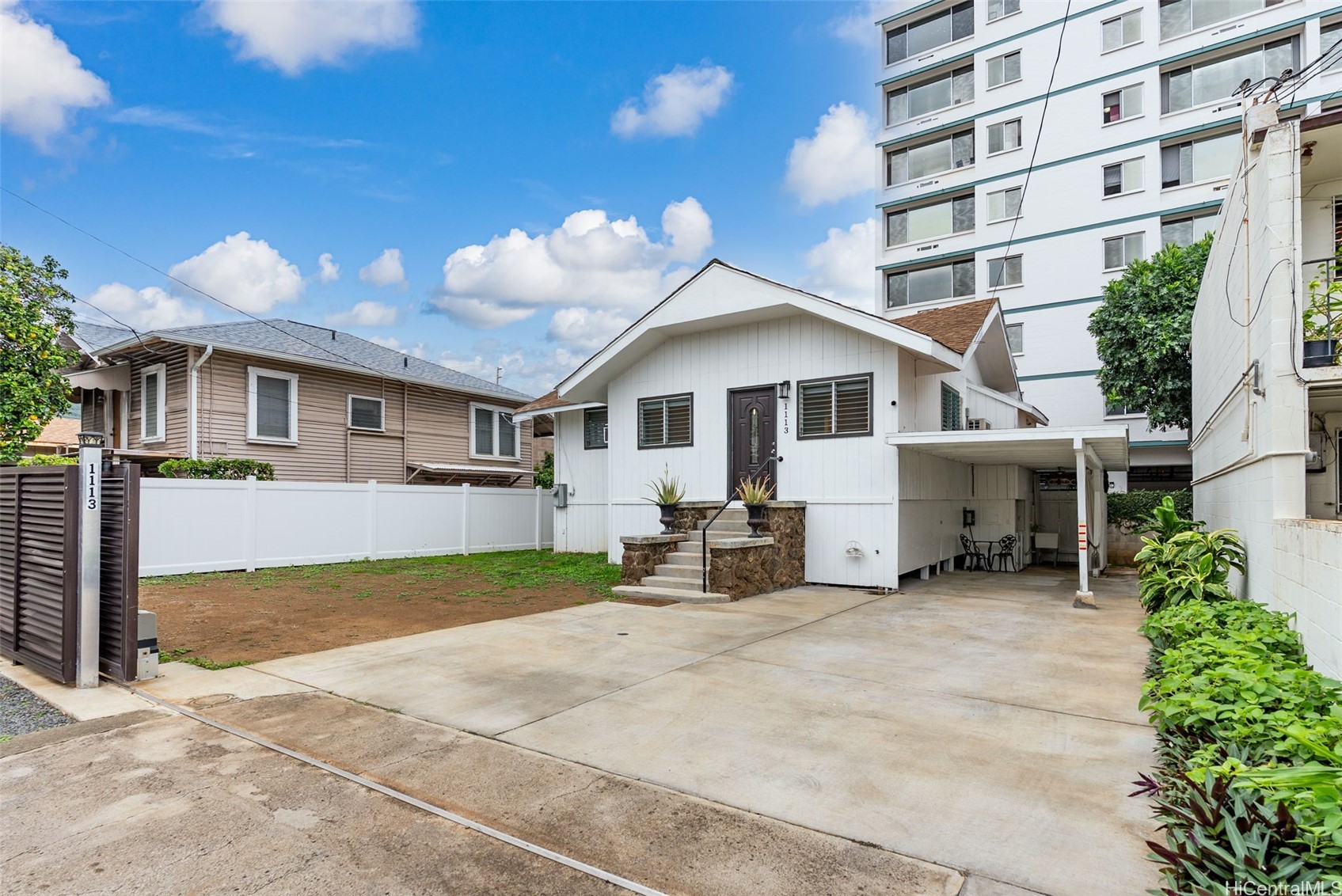 1113 Villa Lane Property Photo 1