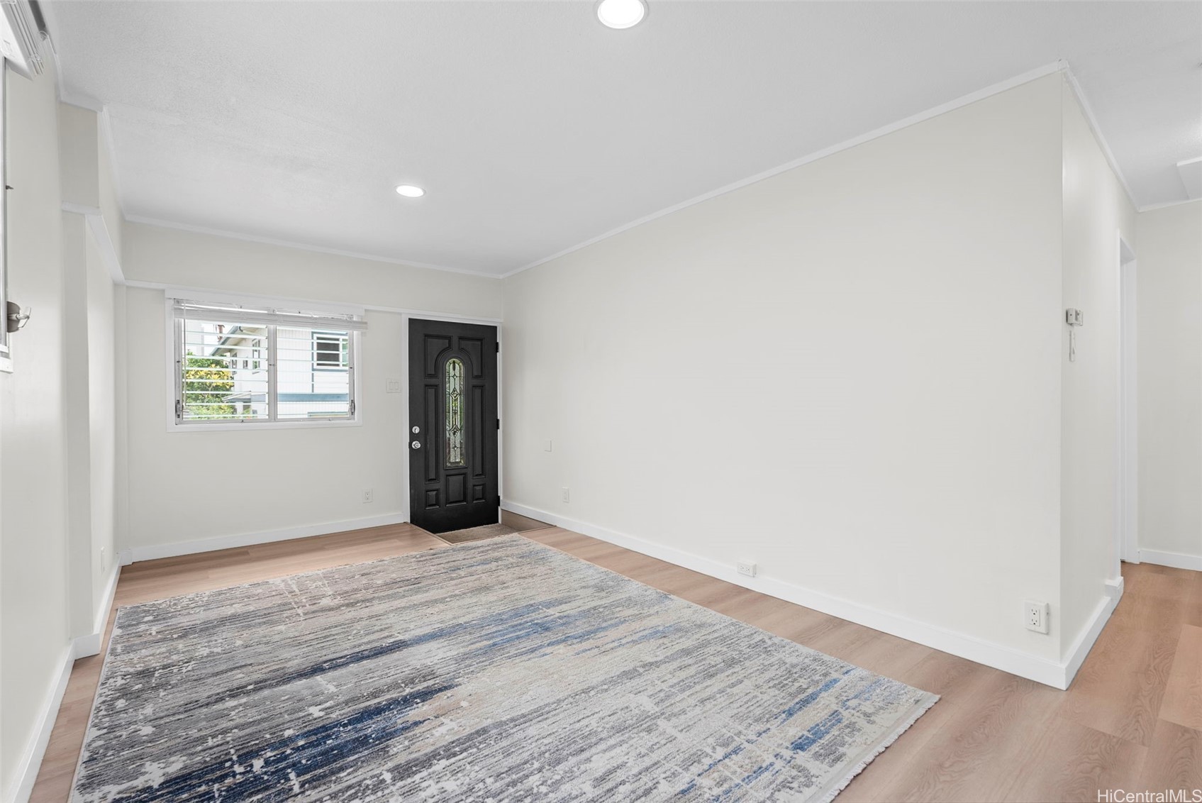1113 Villa Lane Property Photo 6