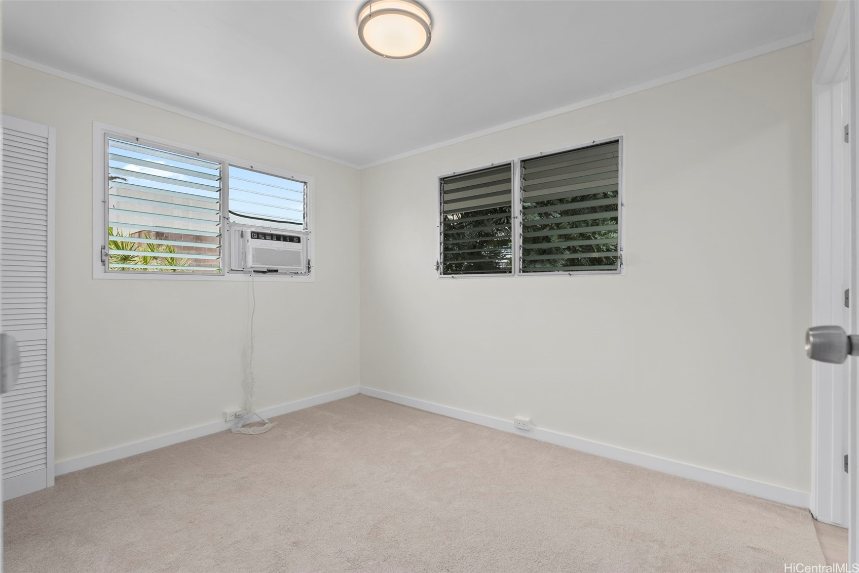 1113 Villa Lane Property Photo 11
