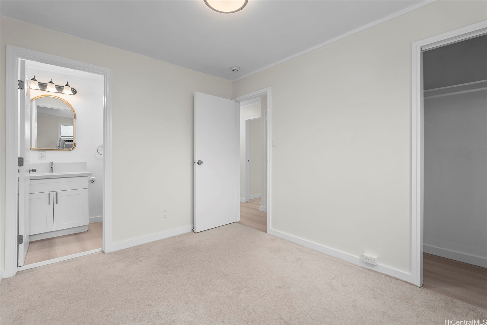 1113 Villa Lane Property Photo 12