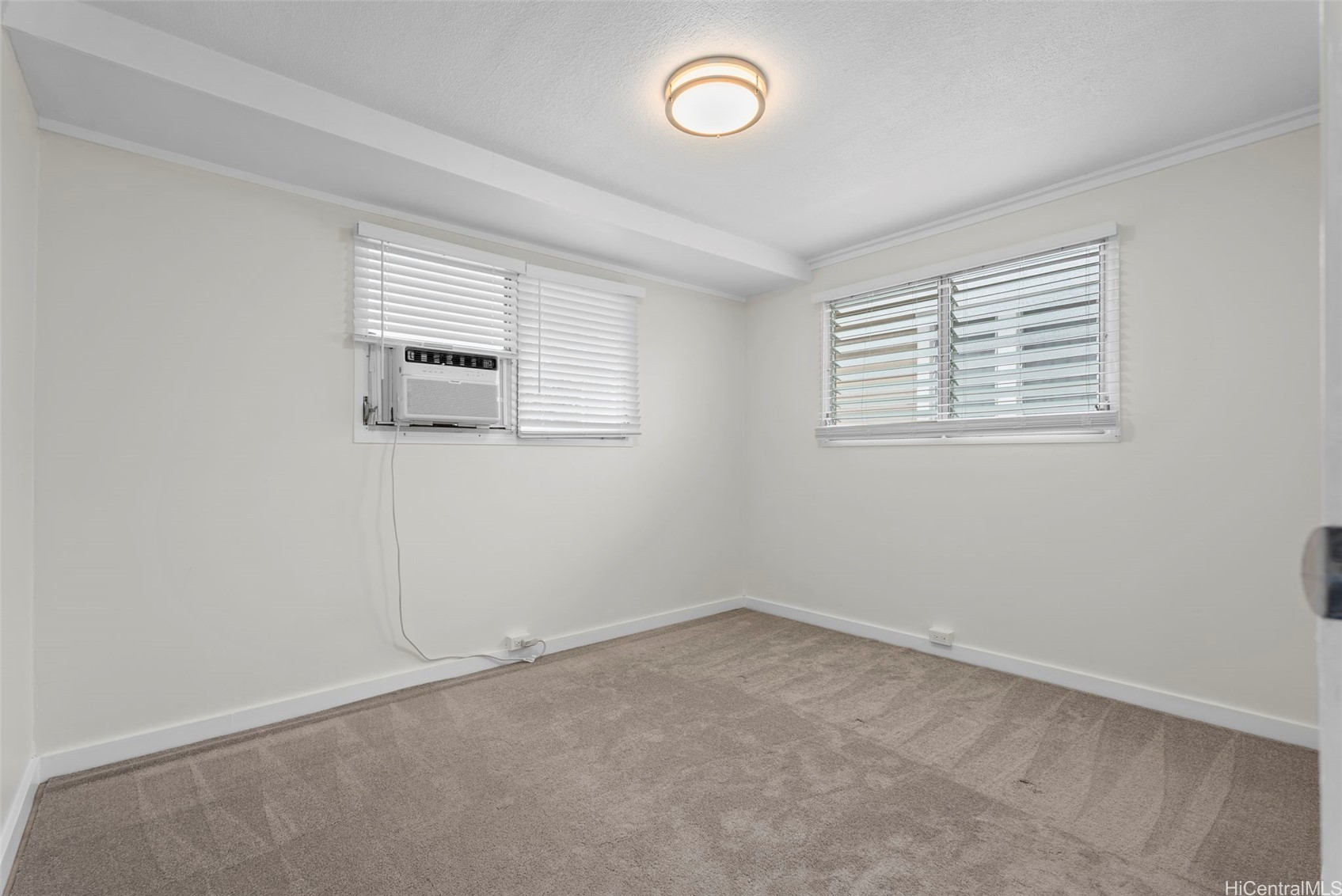 1113 Villa Lane Property Photo 15