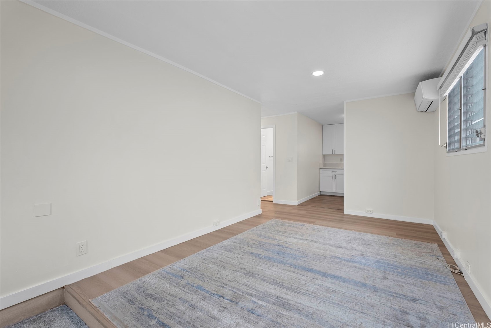 1113 Villa Lane Property Photo 5