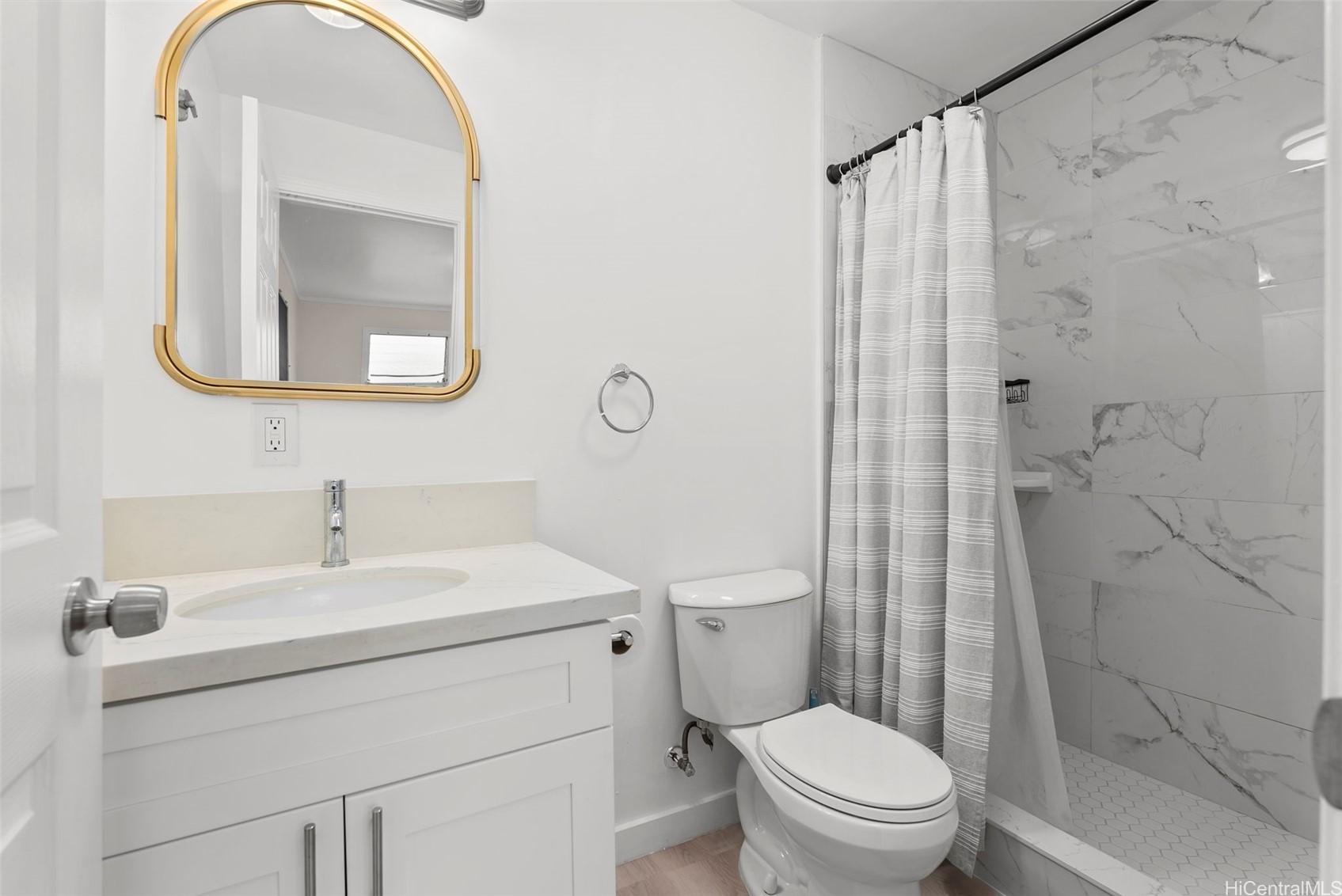 1113 Villa Lane Property Photo 13
