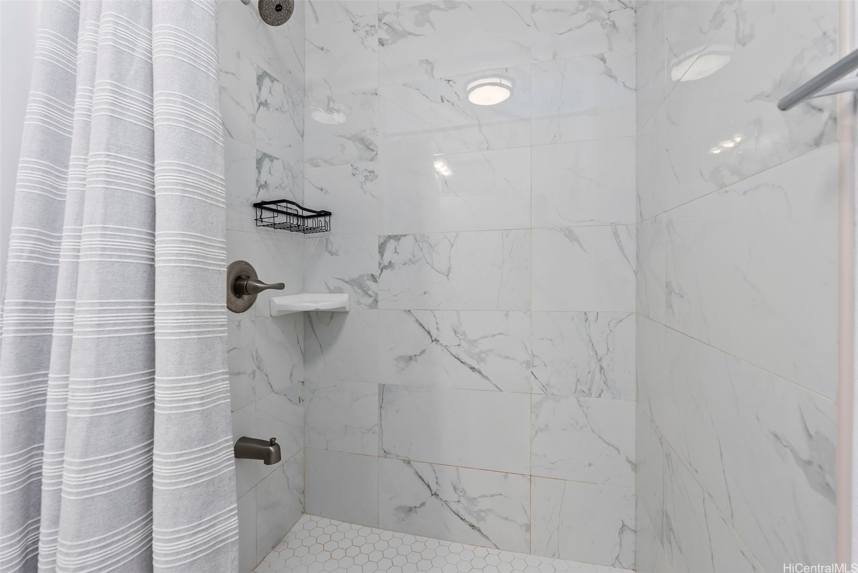 1113 Villa Lane Property Photo 14