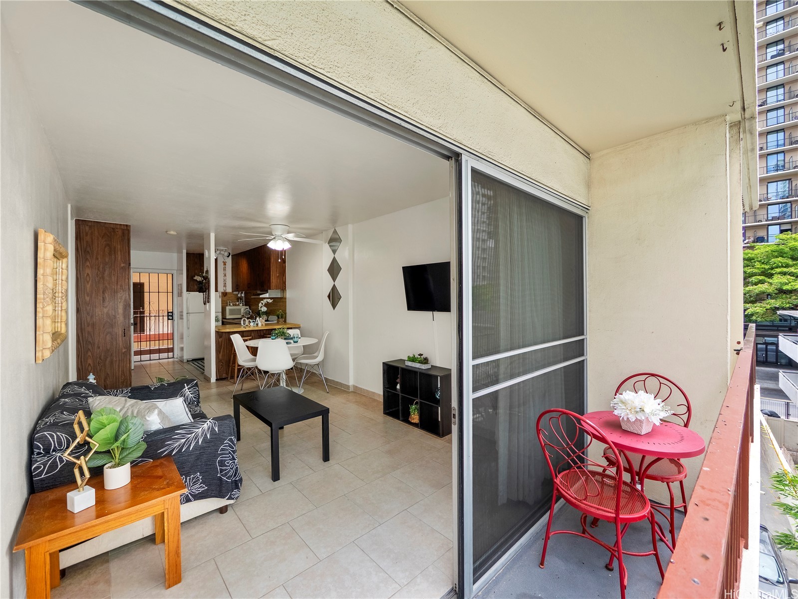 222 Kaiulani Avenue 407 Property Photo 3